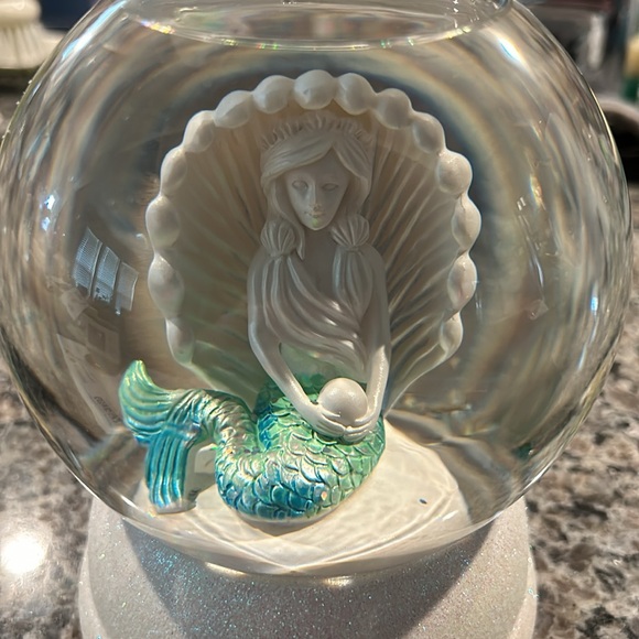 Bath and Body Works discontinued mermaid snow globe candle holder - Picture 2 of 5